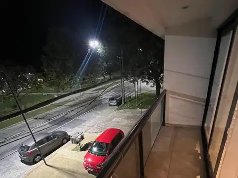 Departamento 1 dormitorio con cochera en alquiler