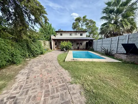 Casa de 3 habitaciones y pileta en Funes