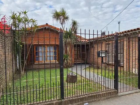 Casa 4 ambientes con 1 baño