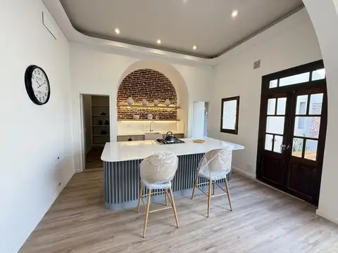Casa 5 ambientes con 3 baños