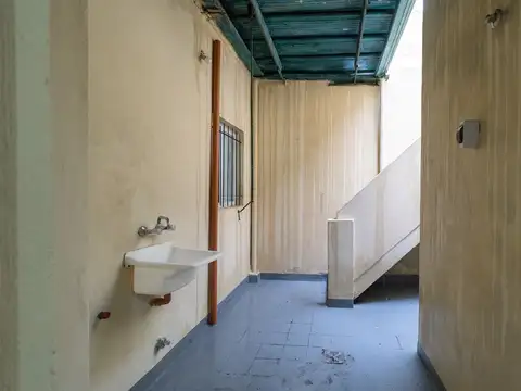 CASA EN VENTA DE 2 DORMITORIOS CON PATIO Y TERRAZA