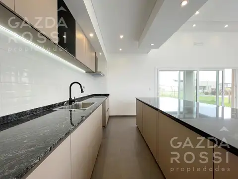 venta casa con piscina en Barrio San Felipe