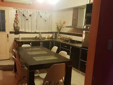 Departamento 5 ambientes con 2 baños