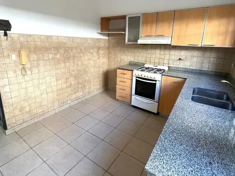 VENTA DUPLEX 4 AMB C/ COCHERA Y PATIO V. LUZURIAGA