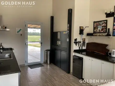 Casa en  5 AMBIENTES EN VENTA LA PROVIDENCIA GOLF