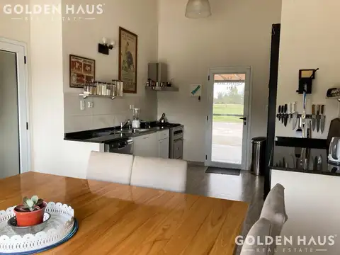 Casa en Venta con 3 cocheras