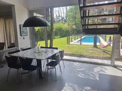 Casa 4 ambientes con 4 baños