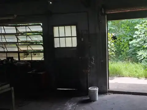 Galpon en Alquiler 43  mts Fondo