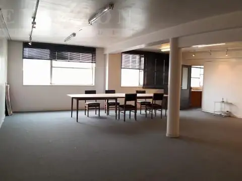 Corrientes al 1100- Oficina en Microcentro – Zona de Teatros