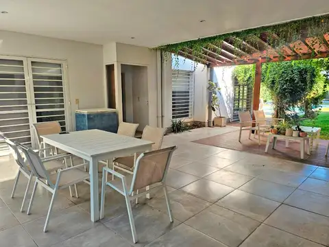 Casa en Venta en Manuel B Gonnet, USD 270.000