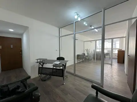 Venta. Oficina. Monoambiente dividido. 2 despachos. Recepción. Tribunales.