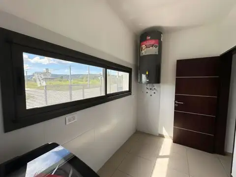 Casa 11 ambientes con 2 baños