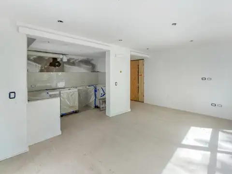 Semipiso de dos ambientes al frente con balcón, a estrenar con amenities