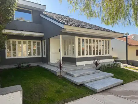 Casa Estrenar, Barrio Dalvian, 3 Dorm, 4 Baños, Calfacción, Jardín, Bicochera, Quincho