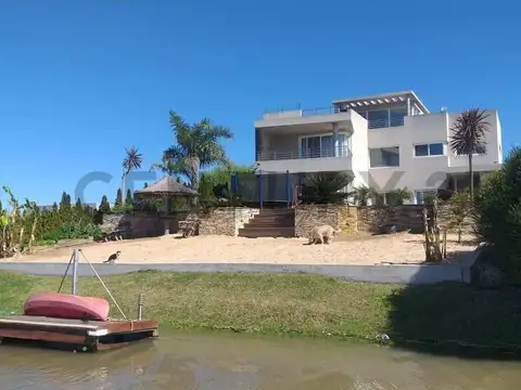 Casa con playa, amarra y salida al Rio Lujan, en San Benito. Maschwitz