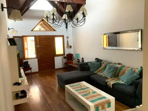 Casa 5 ambientes con 2 baños