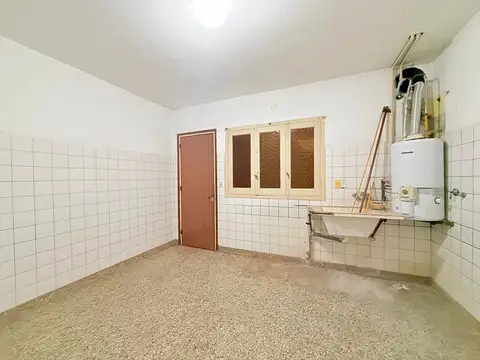 Casa 7 ambientes con 1 baño