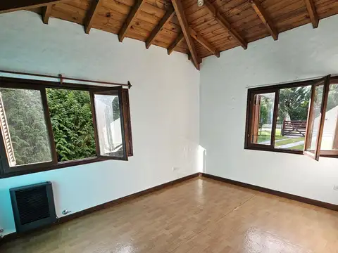 Chalet 4 ambientes con pileta en Barrio privado La Armonia