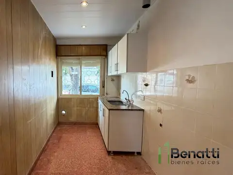 Casa 3 ambientes con patio cubierto y terraza 