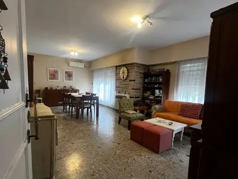 Casa 5 ambientes con 1 baño