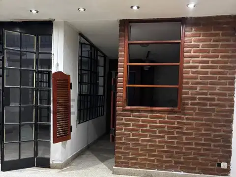 Casa 5 ambientes con 1 baño