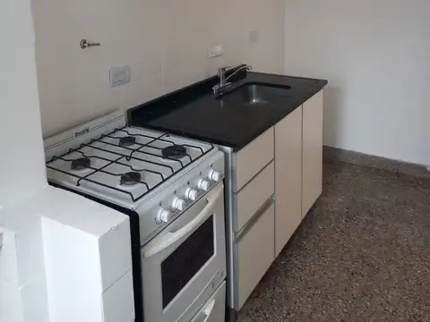 DUEÑO ALQUILA . PALERMO - 2 AMB FRENTE. SUPER LUMINOSO.