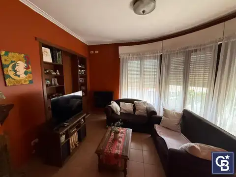 Casa en Venta con 3 cocheras