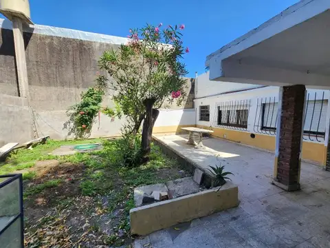 CASA TIPO PH ATRAS A LA VENTA EN AV. CALLE REAL, MERLO - BS.AS.