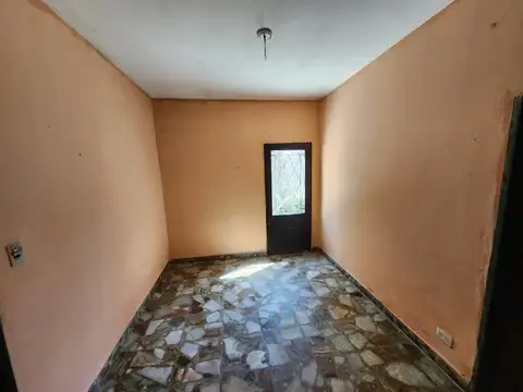 CASA TIPO PH ATRAS A LA VENTA EN AV. CALLE REAL, MERLO - BS.AS.