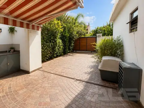 Casa 6 ambientes con 2 baños