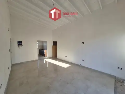 Casa 4 ambientes con 2 baños