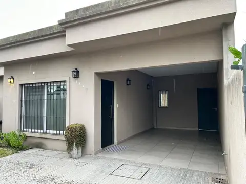 Casa en Alquiler en Ituzaingo, USD 950
