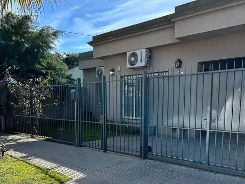 Casa en Alquiler con 1 cochera