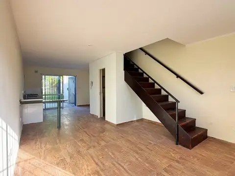 Depto Tipo Casa en Venta de 3 ambientes