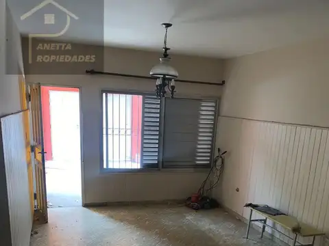 Casa 6 ambientes con 1 baño