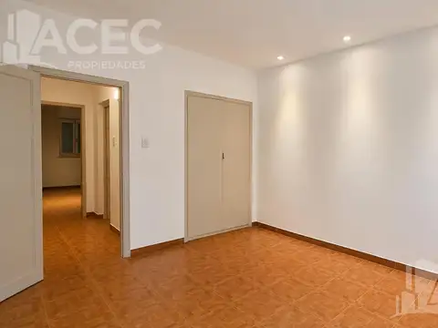 Venta - Casa al frente - Barrio Matheu