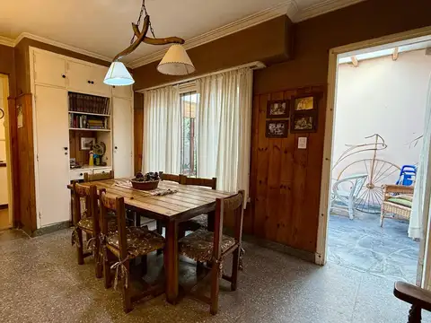 Casa 4 ambientes con 2 baños