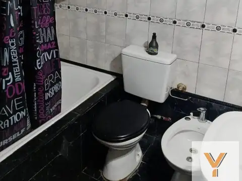 Casa en venta - 5 Dormitorios 2 Baños - 120Mts2 - Lomas del Mirador