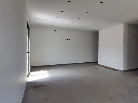 Casa 6 ambientes con 2 baños