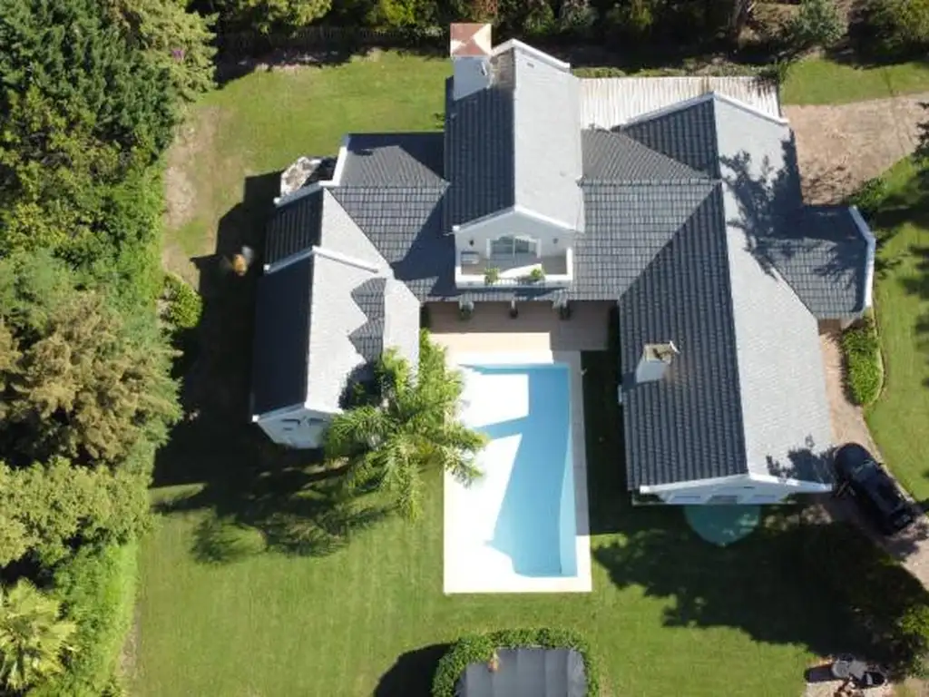 Casa en Alquiler con cochera