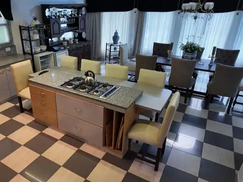 Casa en Alquiler con cochera