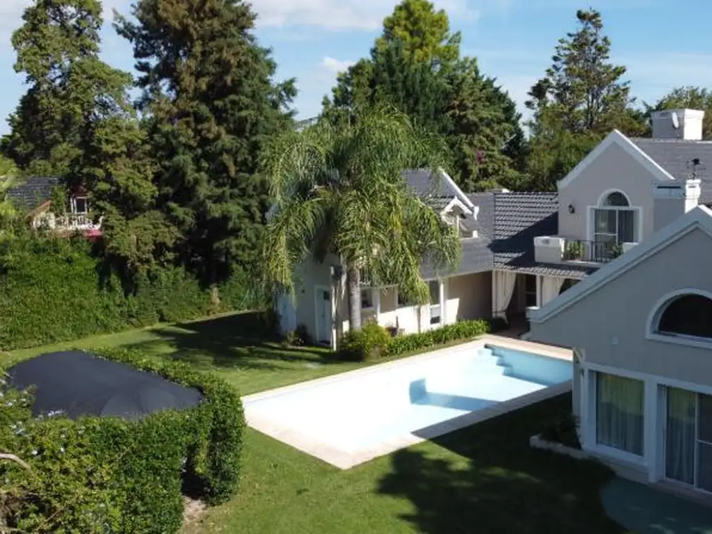 Casa en Alquiler - 5 dormitorios -