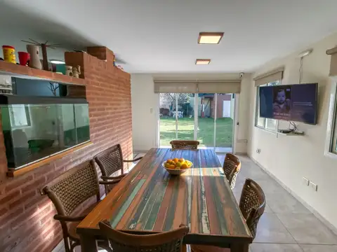 Casa 5 ambientes con 2 baños