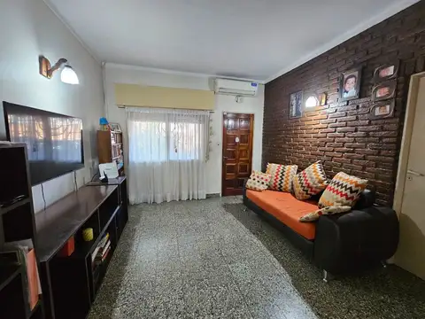 Casa en VENTA. 4 ambientes. Jardin. Pablo Podesta