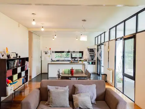 Casa en Alquiler con 1 cochera
