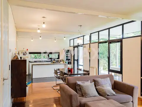 Casa 5 ambientes con 2 baños