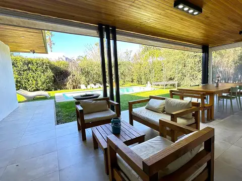 Casa en Alquiler en Funes, USD 2.600