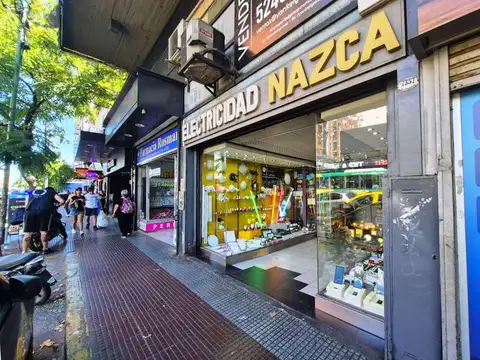 EXCELENTE LOCAL EN 2 PLANTAS -  m2 - POSIBILIDAD DE COCHERA