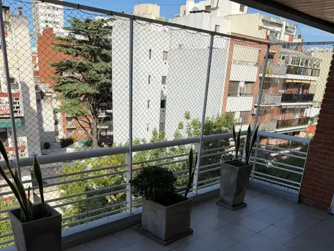Semipiso  3 Dormitorios ( suite)  Balcon Aterrazado con cochera cubierta 