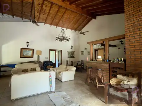 Casa en Venta con 5 cocheras